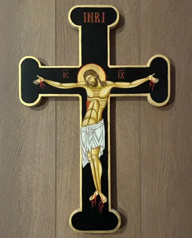 Icono bizantino en cruz de Cristo Crucificado, obra de Taís Gea, Bet Tefilá.